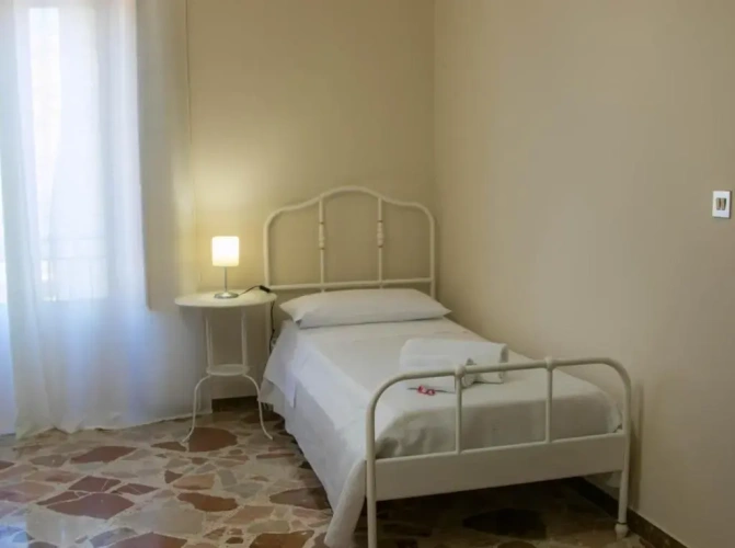 2 Bedrooms Cottage