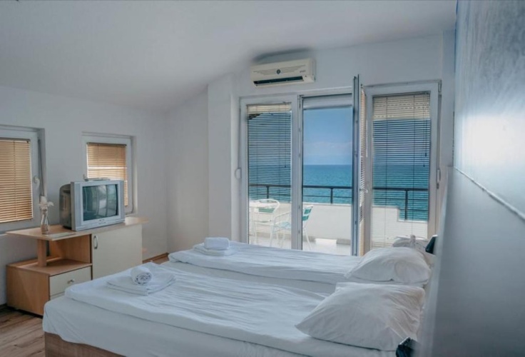 Standard Double room with lake view