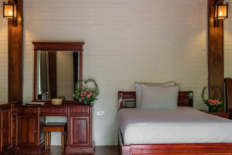 Mua Caves Ecolodge