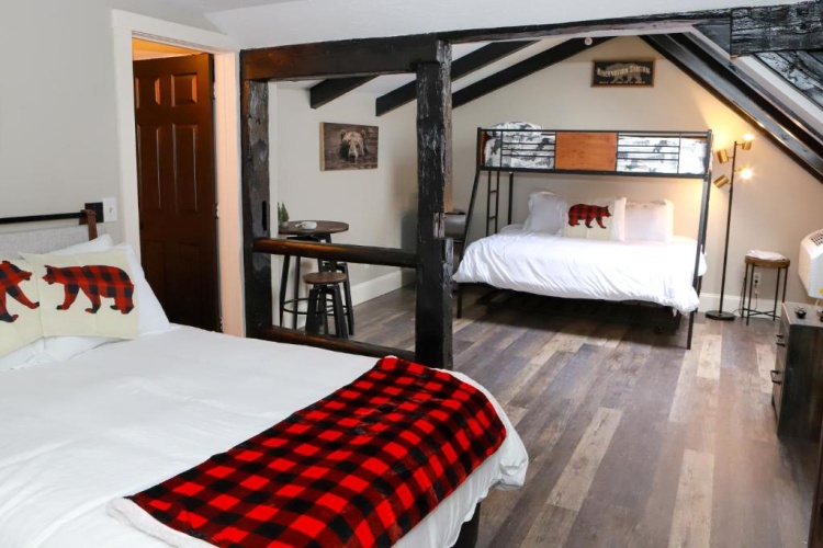 Standard Triple room