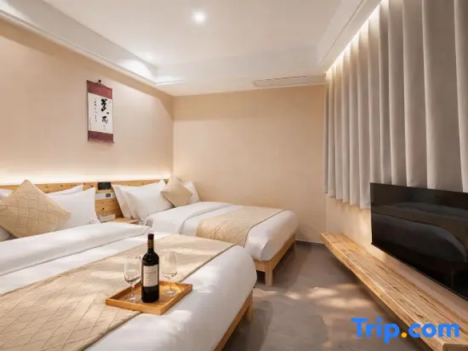 Standard Twin room with balcony
