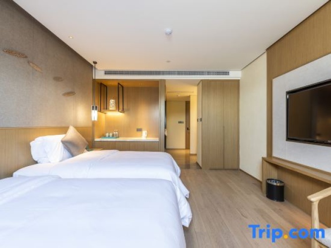 Deluxe Twin room with lake view