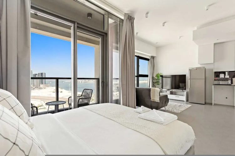 Silkhaus Chic Studio Private Beach Pixel Tower