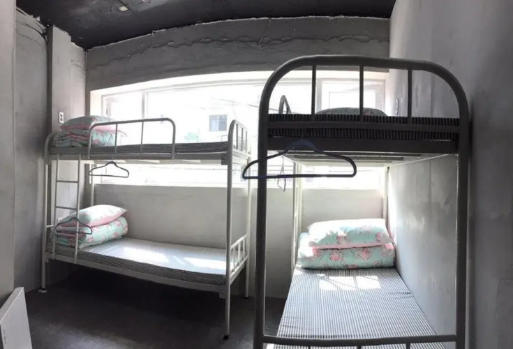 Check and out Guesthouse & Pub