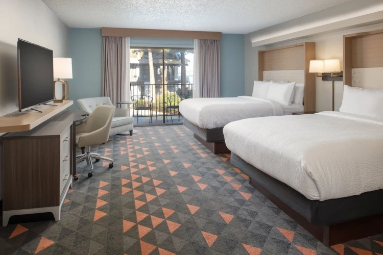 Premium Quadruple room with balcony and with courtyard view