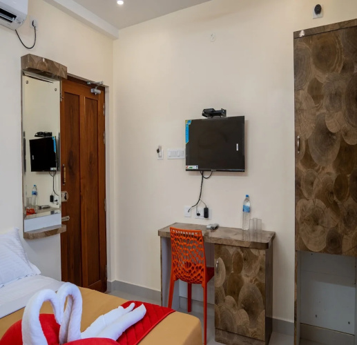 Le Suresh Residency