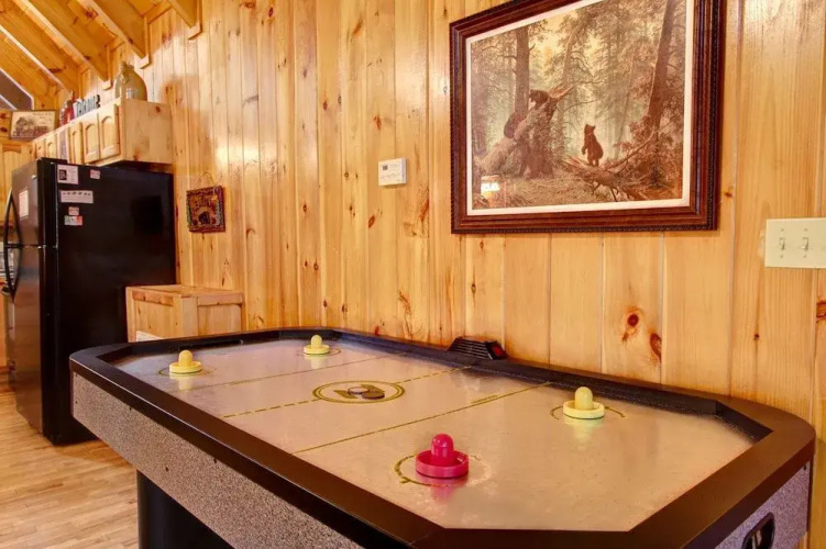 Whispering Winds 2 Bedrooms 2 Bathrooms Cabin