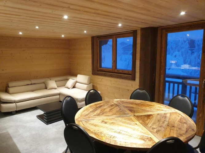 3 Bedrooms Apartment