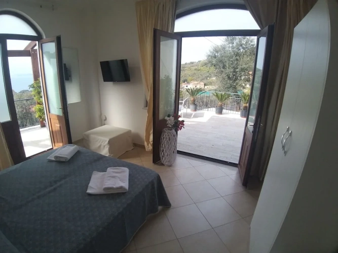 Deluxe room with balcony and with sea view