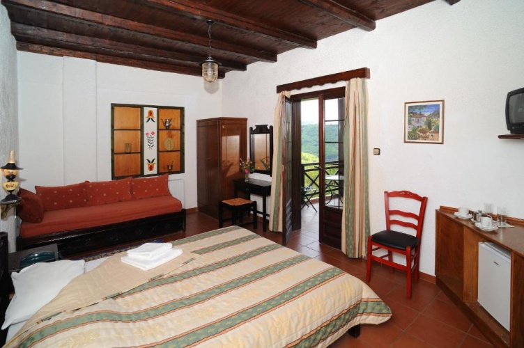 Standard Triple room
