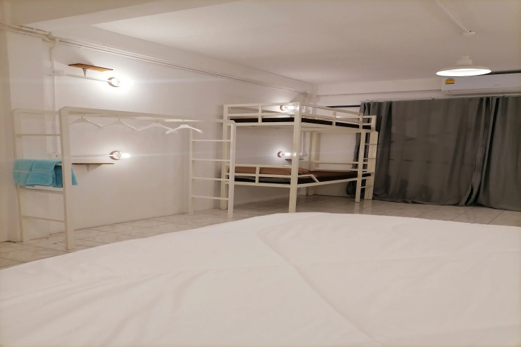 8 Sleepers Street Hostel