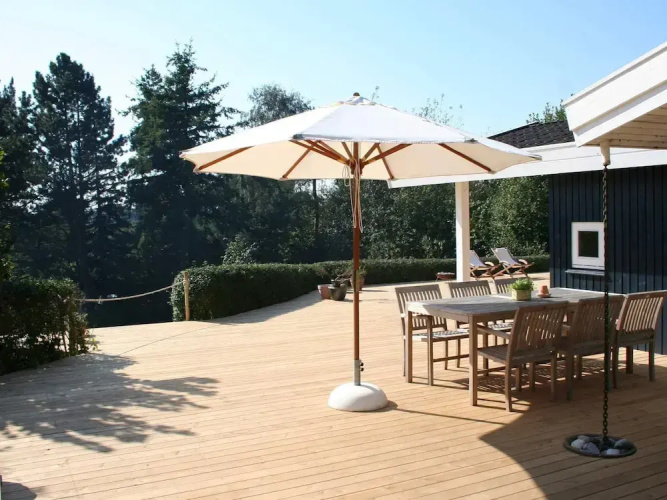 Splendid Holiday Home in Dronningmolle near Beach
