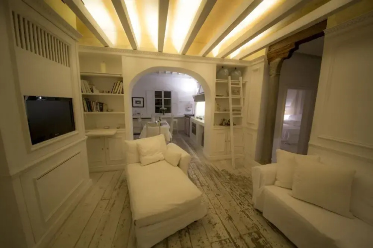 White Home by Mmega