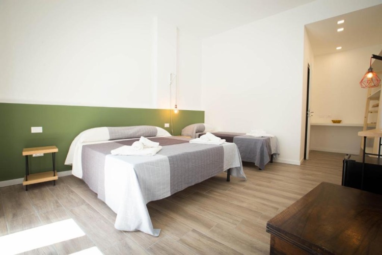 Standard Triple room