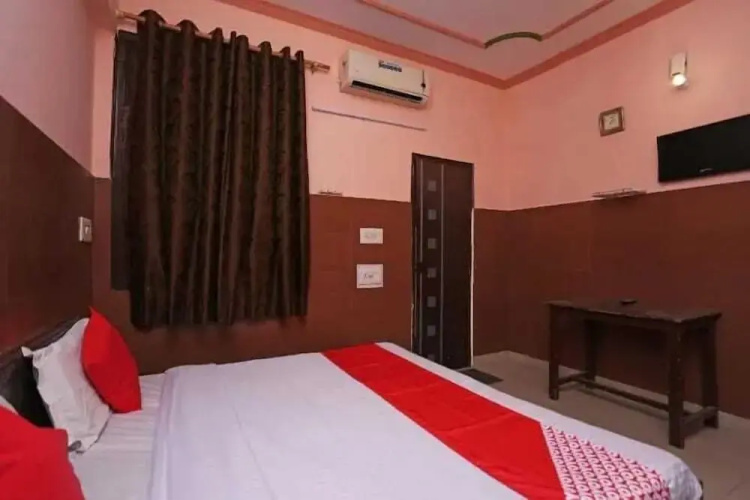 Hotel Bombay Central Agra