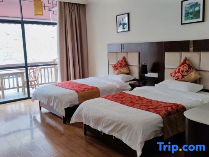 Standard Twin room with river view