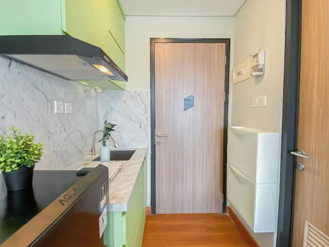 Warm Minimalist Studio Apartment Monroe Tower