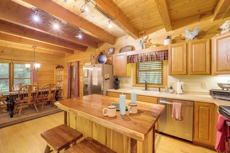 Private Cabin on 2 Acres: Hot Tub, 10 Mi to Boone!