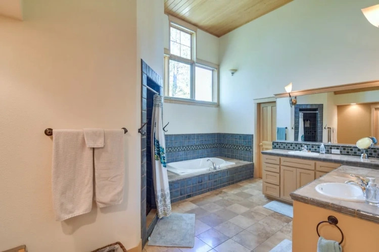 4 Bedrooms Cottage