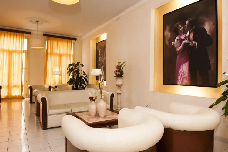 Hotel E La Ronda