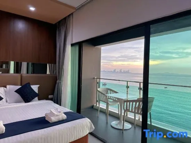 Double Suite seafront