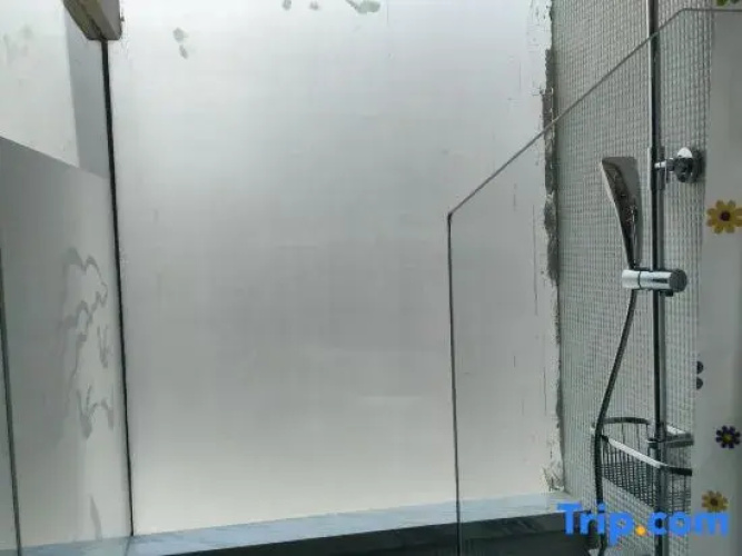Yiqing Theme Hotel Shanghai