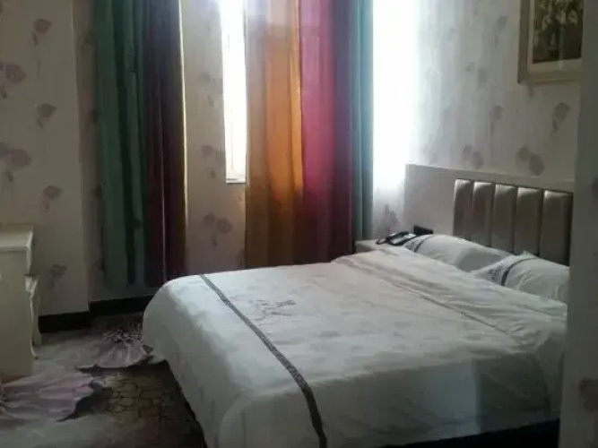 Urumqi Xinhuashun Hotel