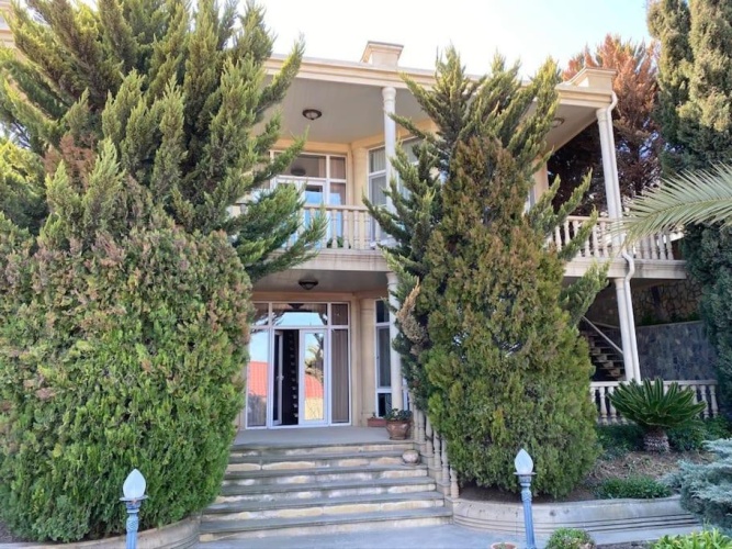 3 Bedrooms Villa