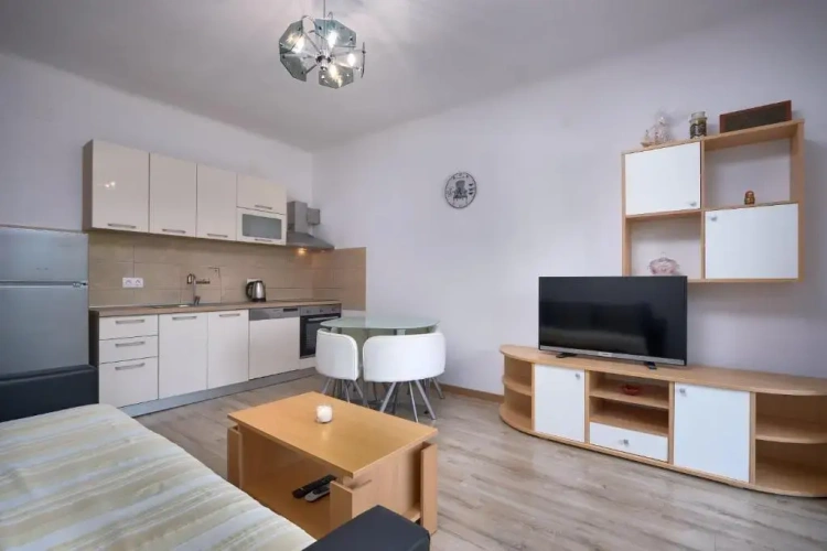 2 Bedrooms Apartment
