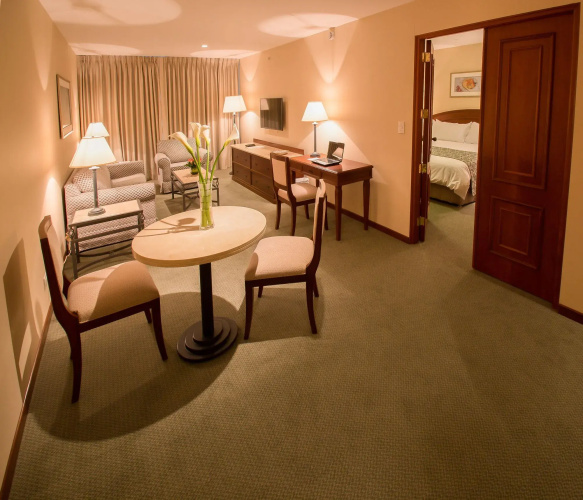 Los Tallanes Hotel & Suites