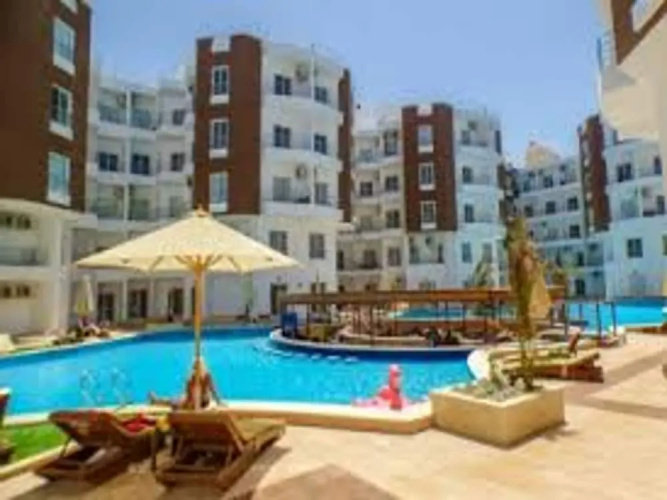 Cozy Pool Level 1-bed Apartment