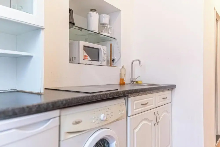 Bright 1BR Apt Perfect for Long Stays
