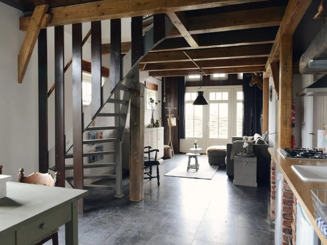 Spacious Apartment With Garden
