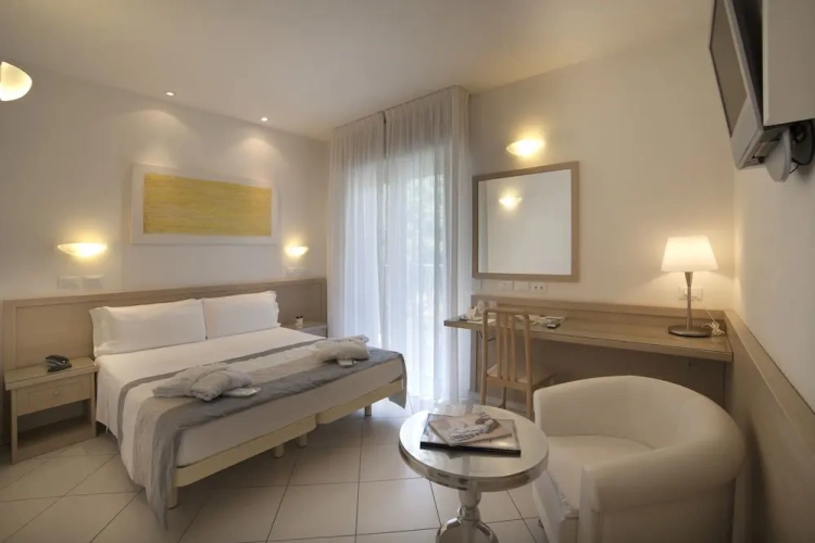 Superior Double room with balcony and with garden view