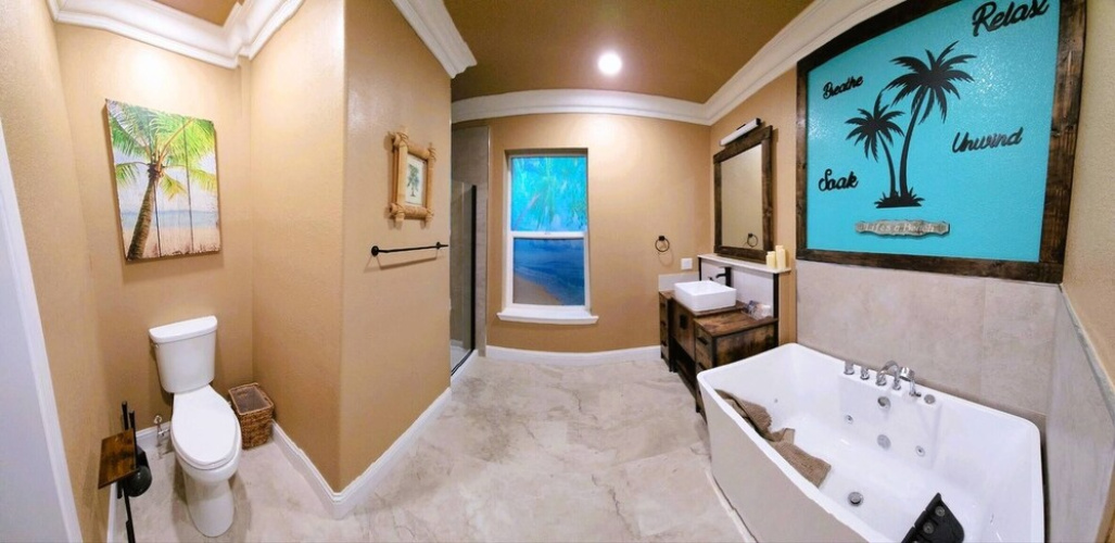 Tropical Spa Studio, Jacuzzi, Kitchen, Sparks