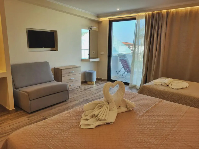 Paradise Hotel & Bar
