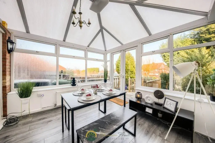 Lavish 3Br House W/ Garden - Osb