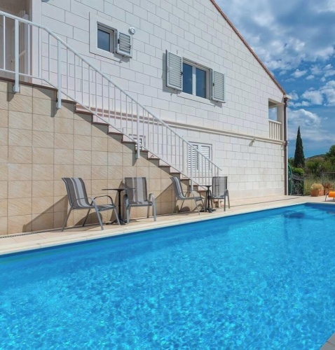 4 Bedrooms Villa with balcony