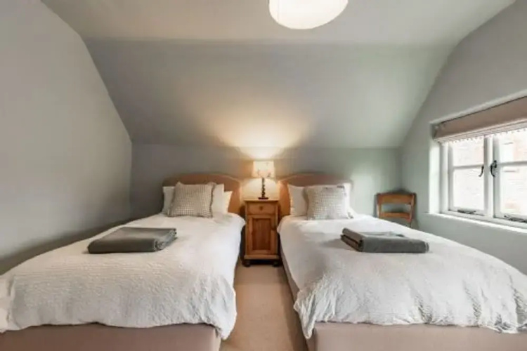 Host Stay White End