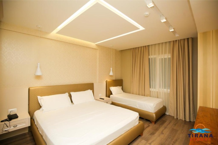 Standard Triple room