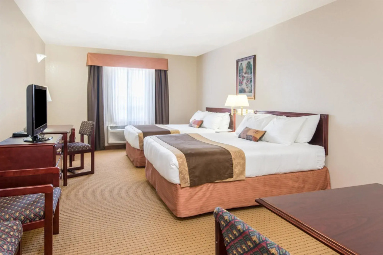 Ramada by Wyndham Lloydminster