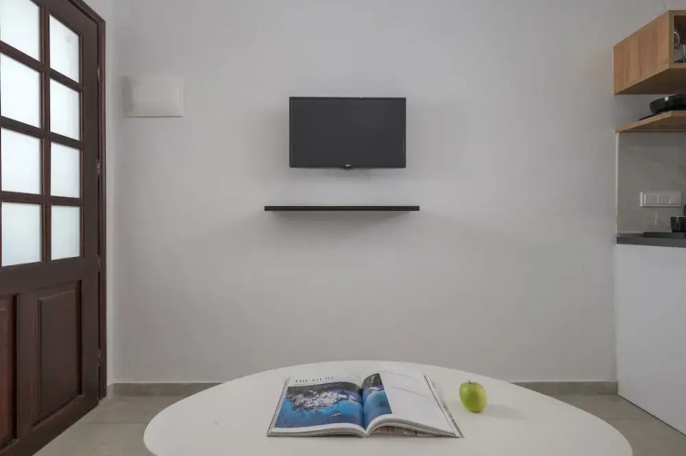 Eleon Suites & Apartments