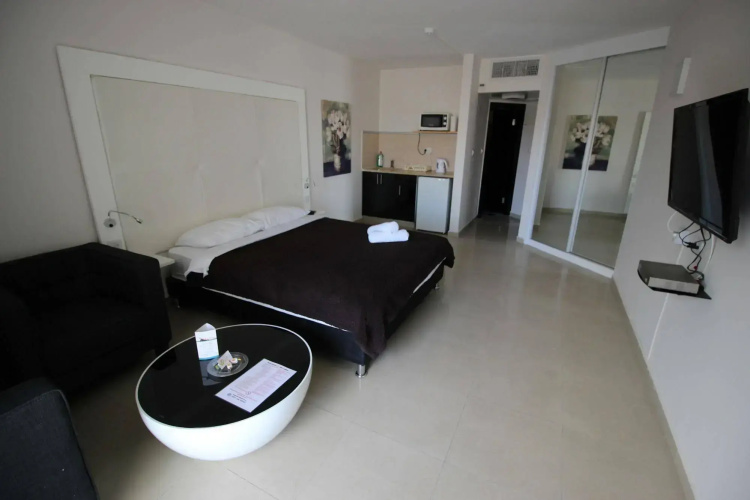 Rich Royal Suites