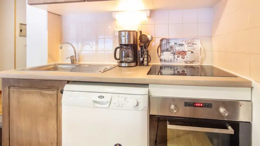 Stylish Alpine Stay for 6 Guests