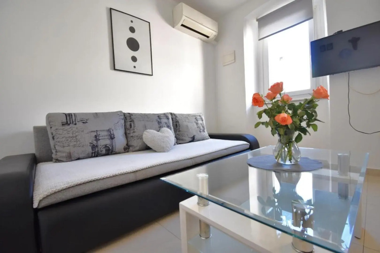 City Centre Apartment with terrace 2
