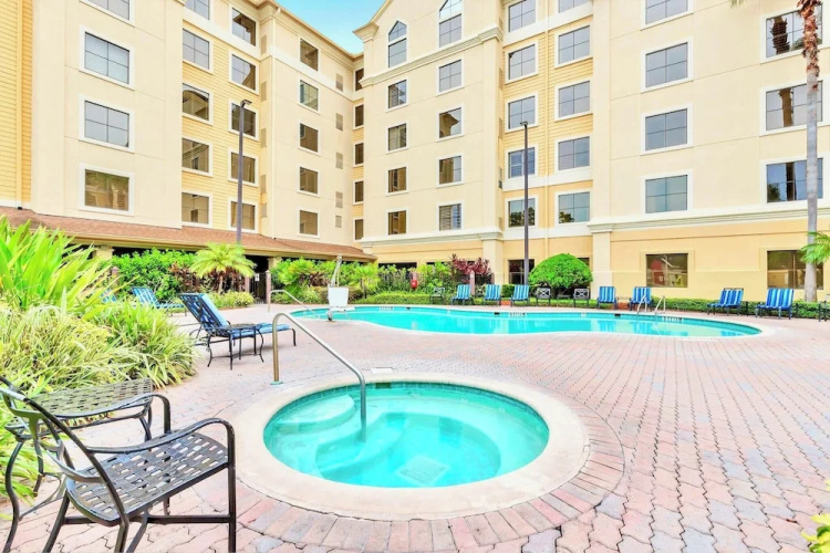 Universal Studio Condo w Pool and Hot Tub