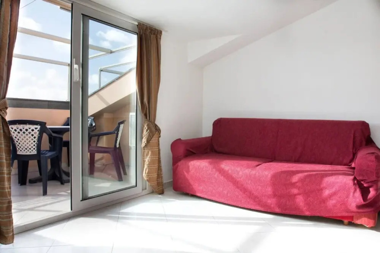 Emerald Apartment With Sea View