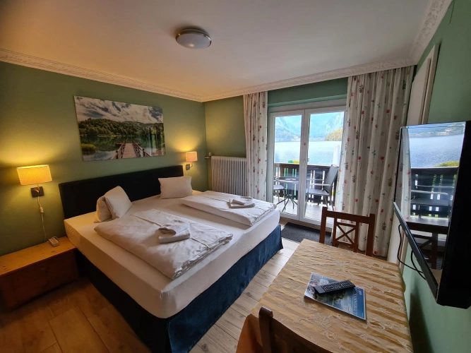 Standard Double room with balcony and with lake view