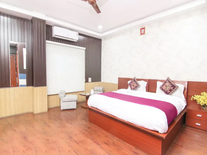 Collection O 4308 Hotel Zaarang Inn