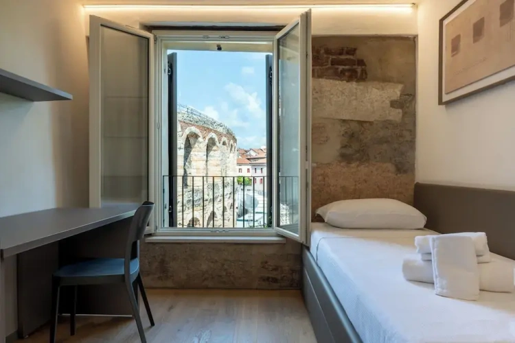 2 Bedrooms Apartment